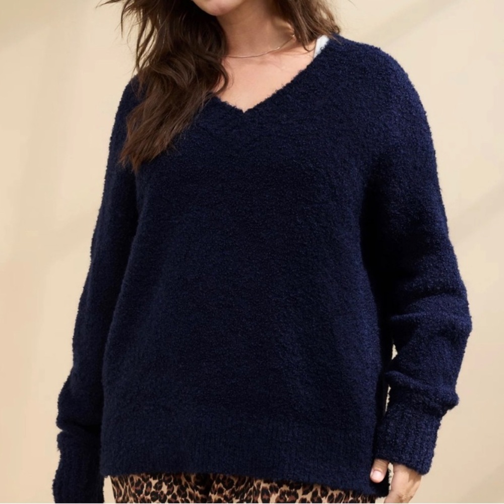 Cozy V‑Neck Navy Bouclé Sweater XLARGE - Picture 3 of 11